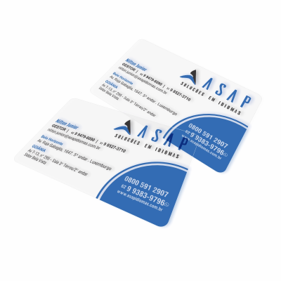 Gráfica em Goiânia com cartões de visita PVC transparentes e acabamento premium.